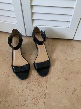 Talbots Black Embossed Snakeskin Ankle Strap Wedge Sandals Size 7.5 W